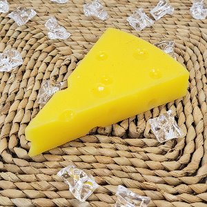 에멘탈 치즈 조각 모형